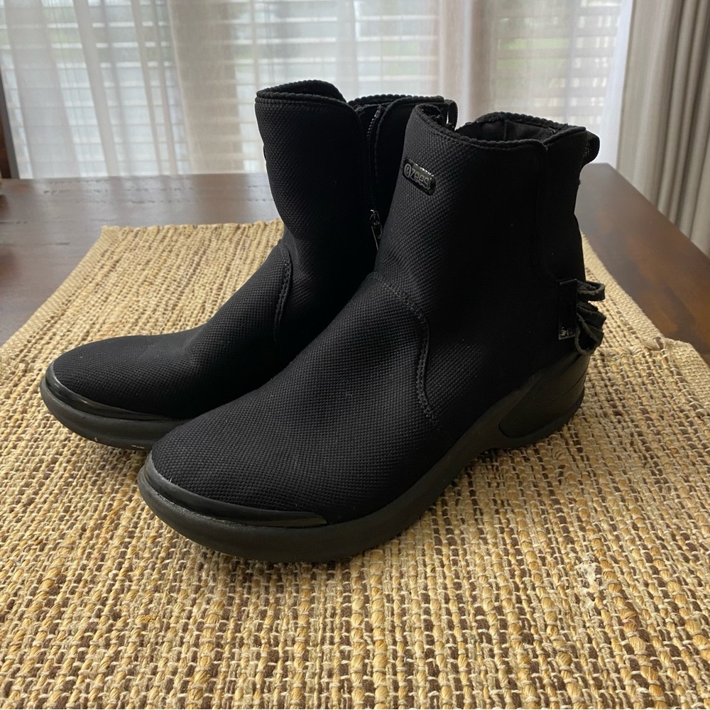BZEES MOJO Bootie Arch Support Comfy Cute Accents